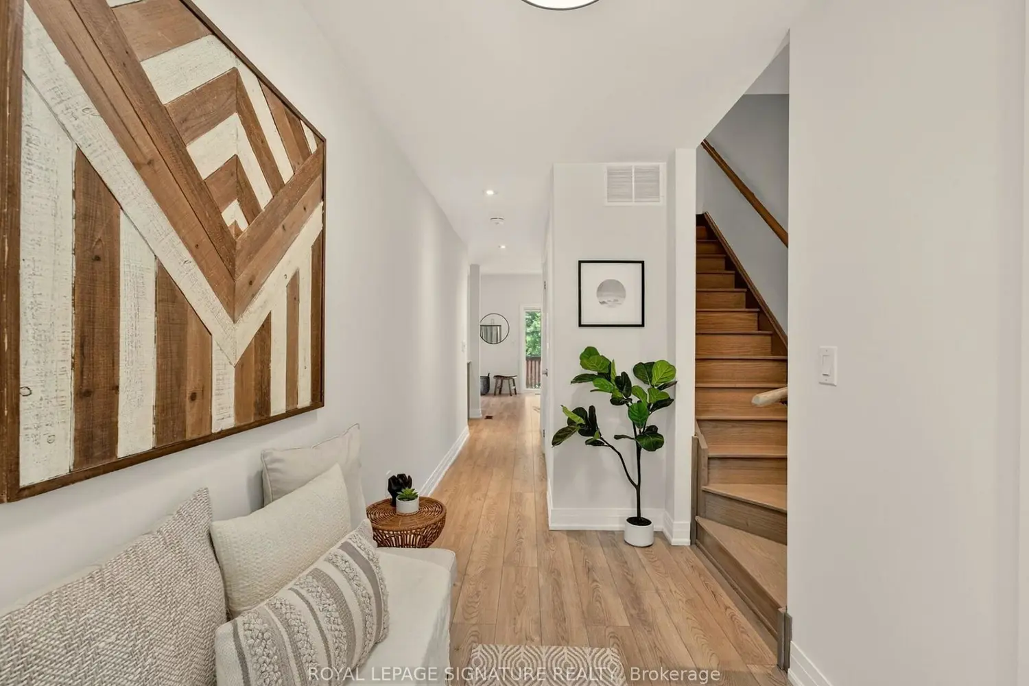 393 Manitoba Street 8 photo 3
