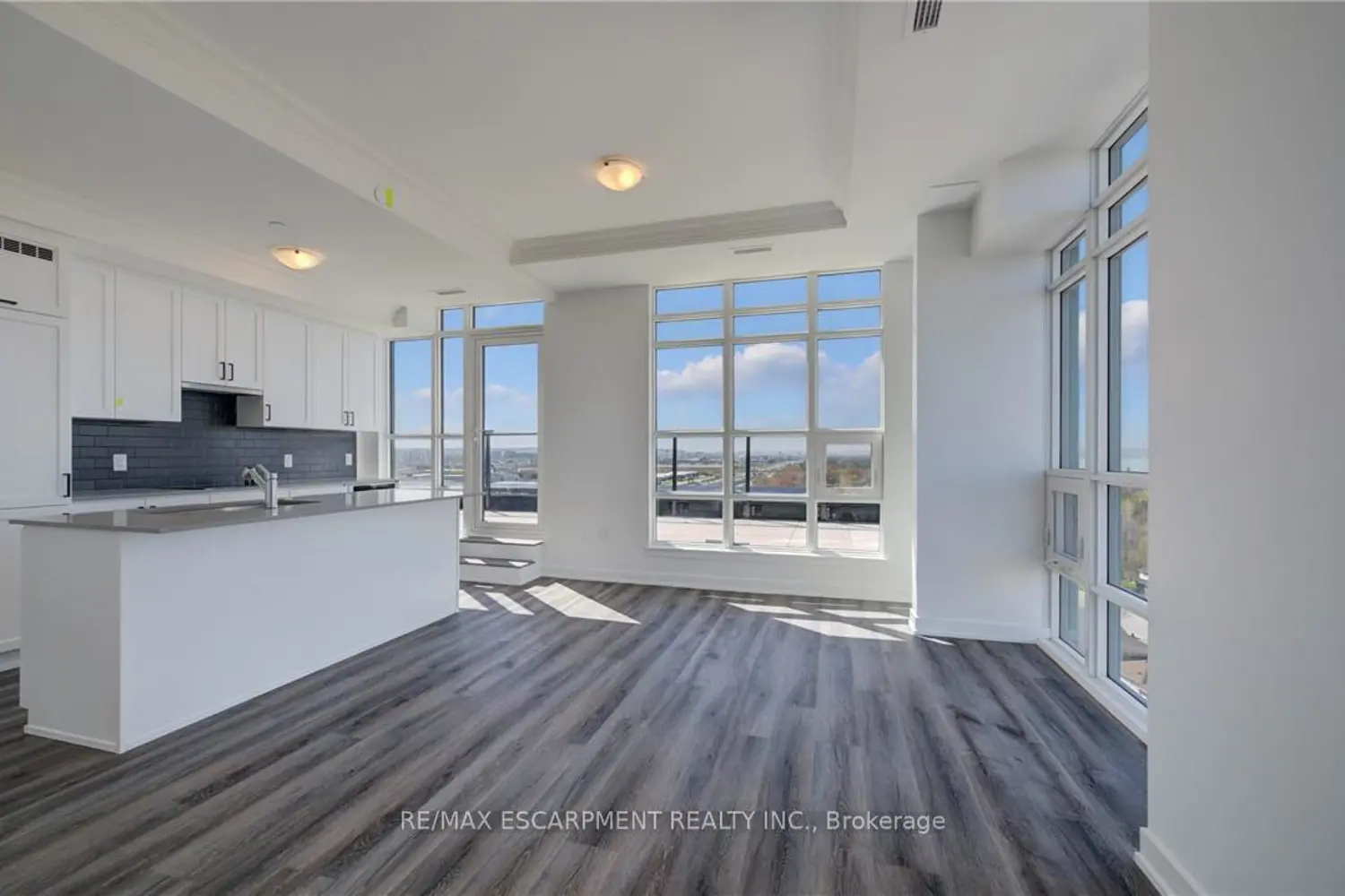 461 Green Road P1203