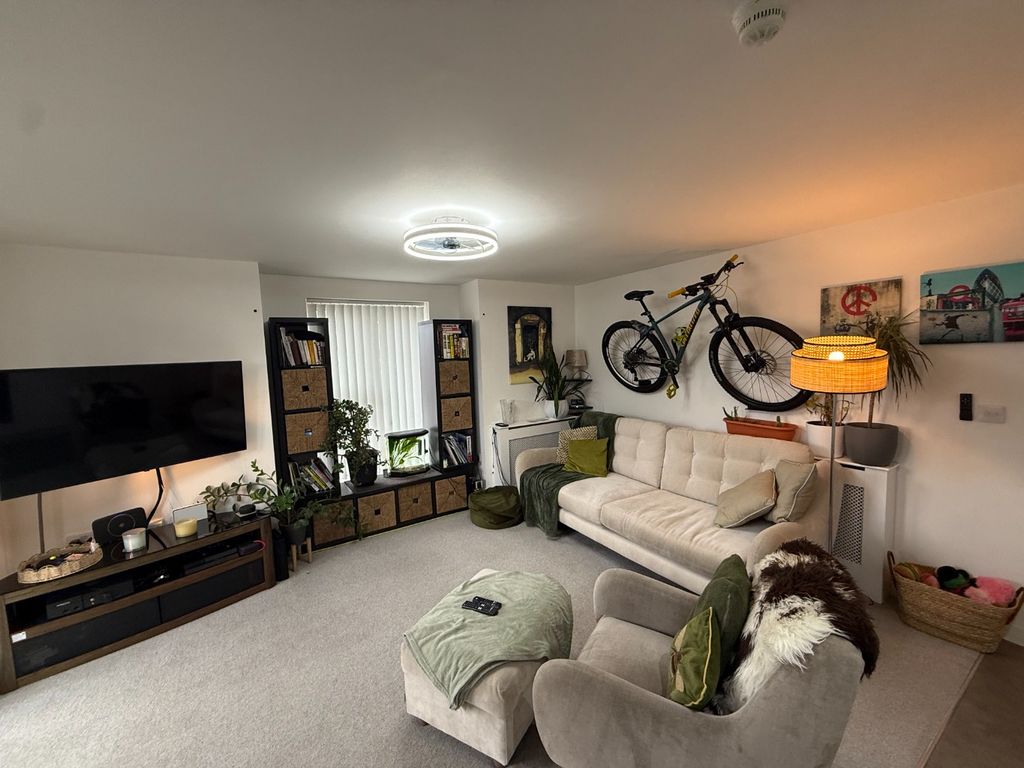 Additional image 5 of 2 bed flat for saleTilling Green, Dunstable LU5