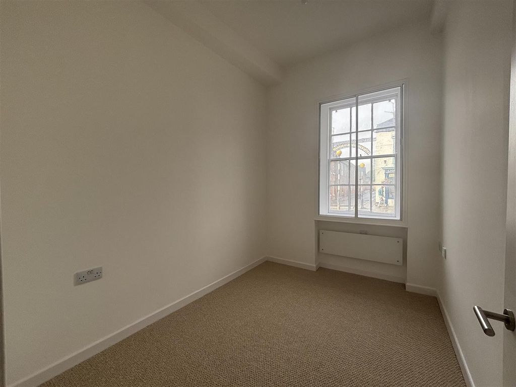 2 bed flat for saleLong Building, Devizes SN10 photo 5