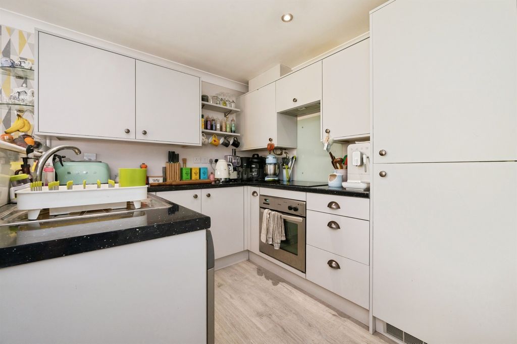 Additional image 3 of 2 bed flat for saleTwyford Road, Eastleigh SO50