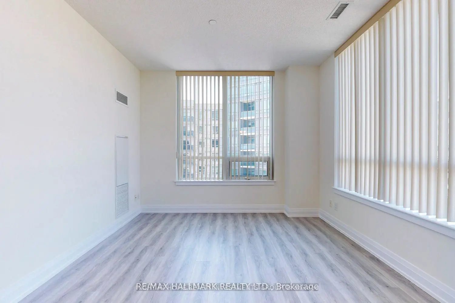 Additional image 14 of 7165 Yonge Street 833
