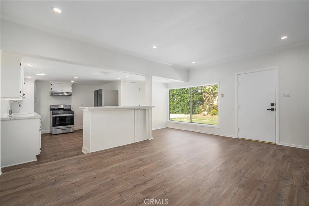 Additional image 3 of 1228 S Dunsmuir Ave, Los Angeles, CA 90019
