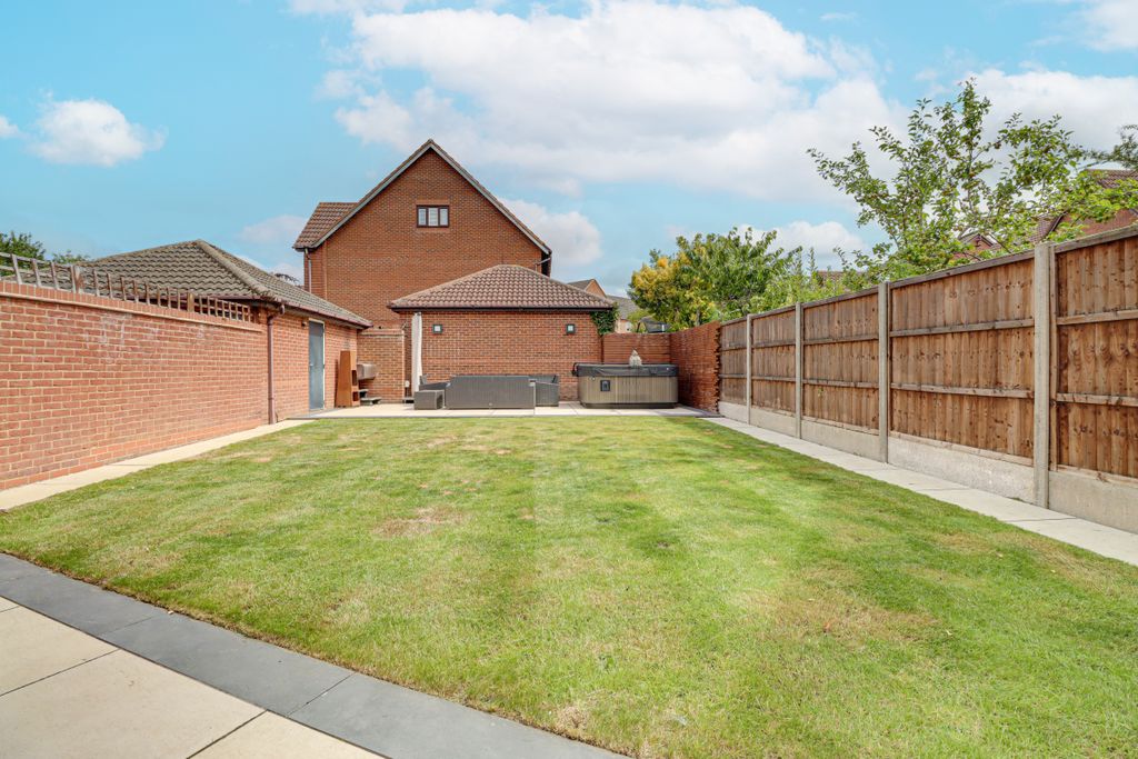 Additional image 20 of 4 bed detached house for saleBadgers Gate, Dunstable LU6