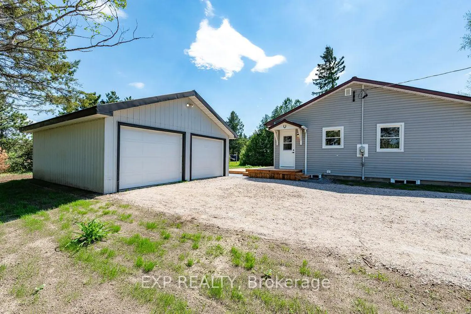1482 Gillan Road photo 4