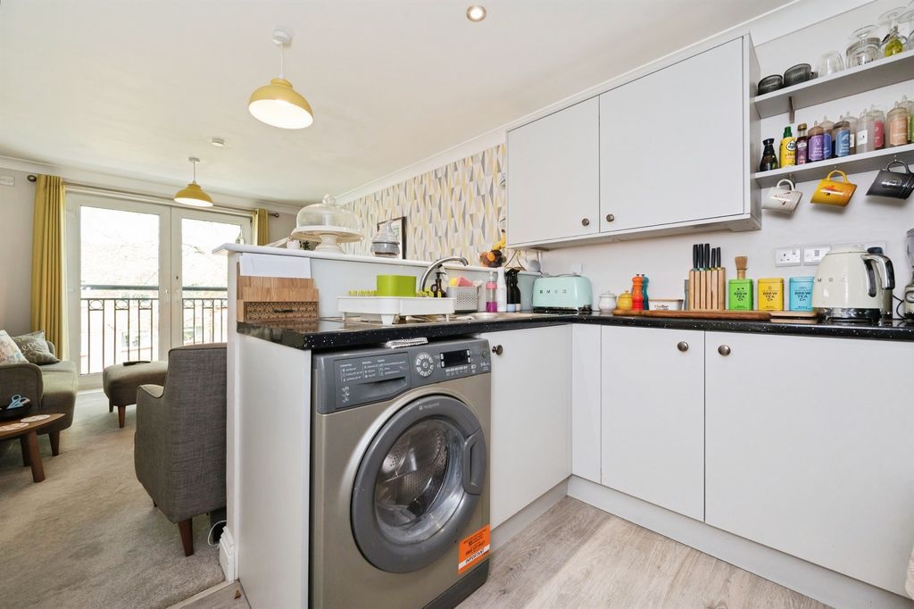 Additional image 15 of 2 bed flat for saleTwyford Road, Eastleigh SO50