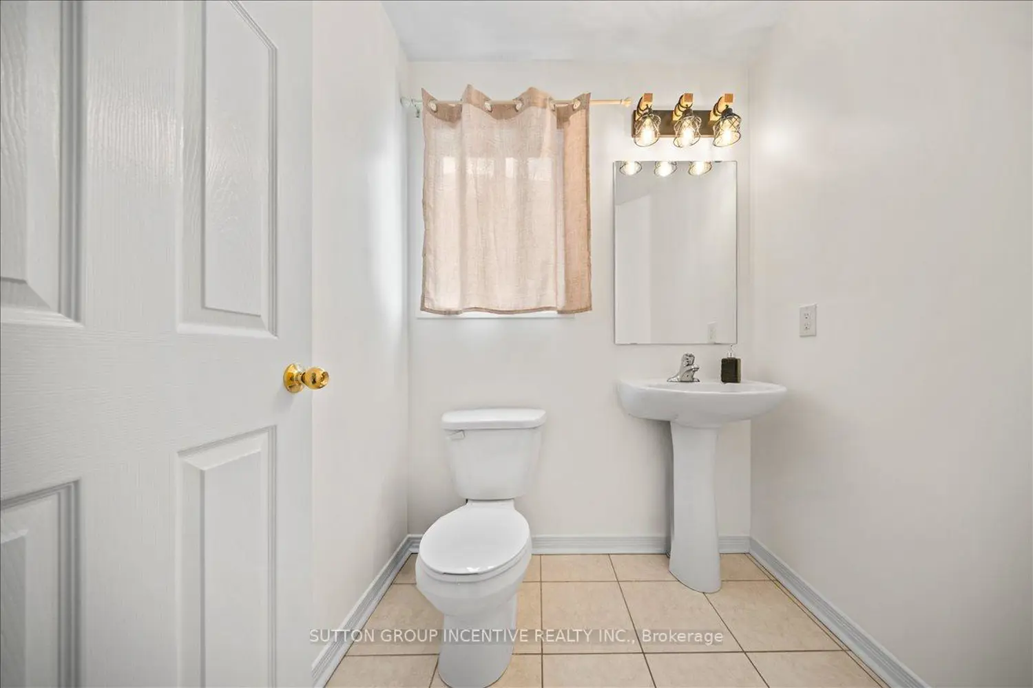 1200 Mary-Lou Street photo 4
