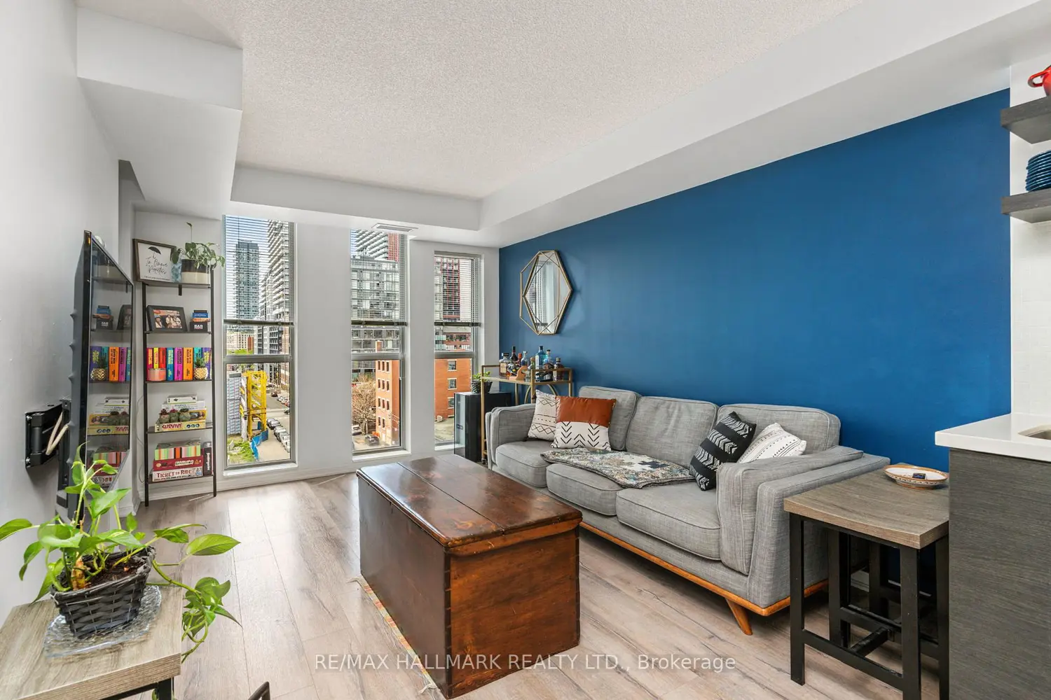 Additional image 2 of 400 Adelaide Street 819