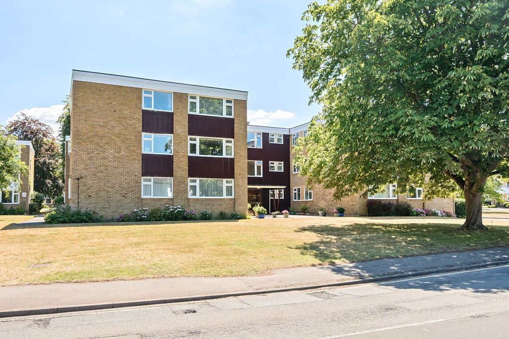 Additional image 2 of 3 bed flat for saleAvenue Road, Epsom KT18
