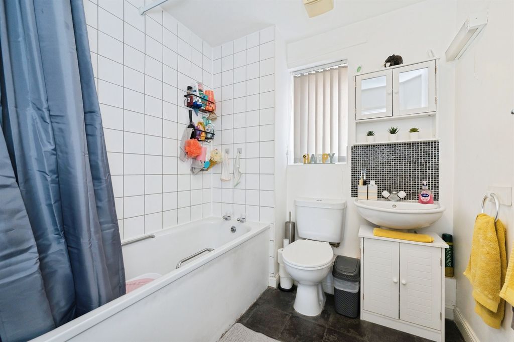 Additional image 6 of 2 bed flat for saleArgosy Crescent, Eastleigh SO50