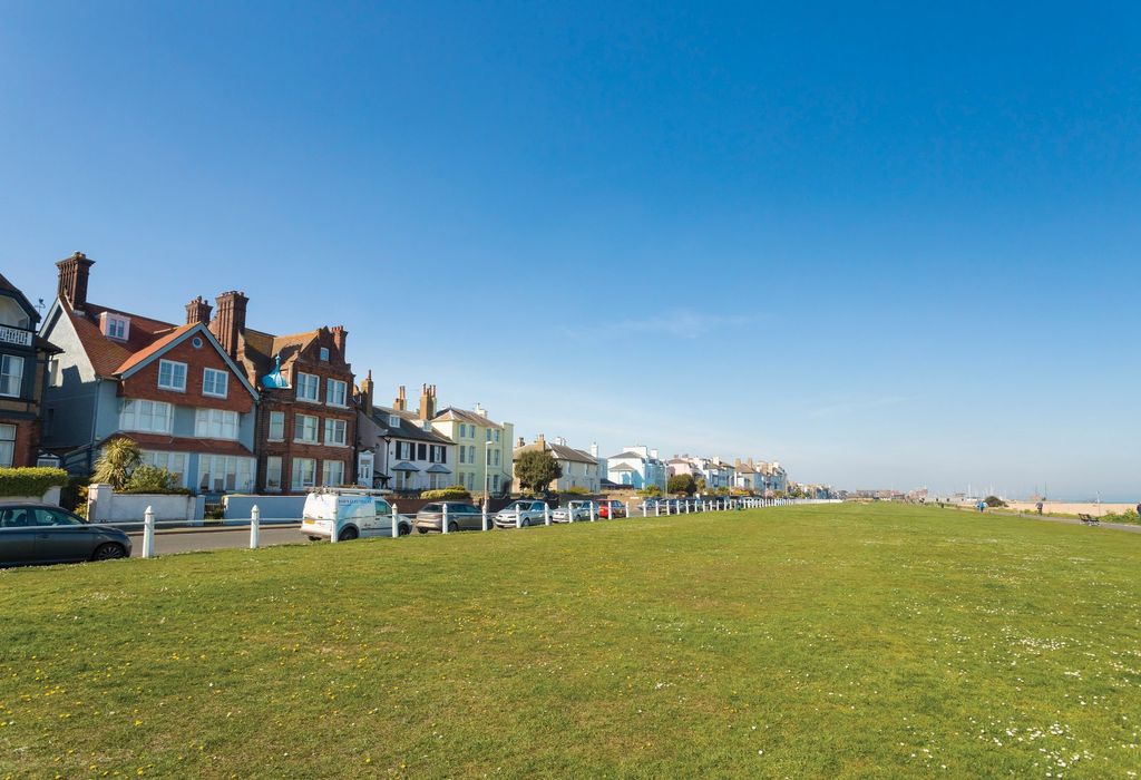 2 bed flat for saleThe Beach, Walmer, Deal, Kent CT14