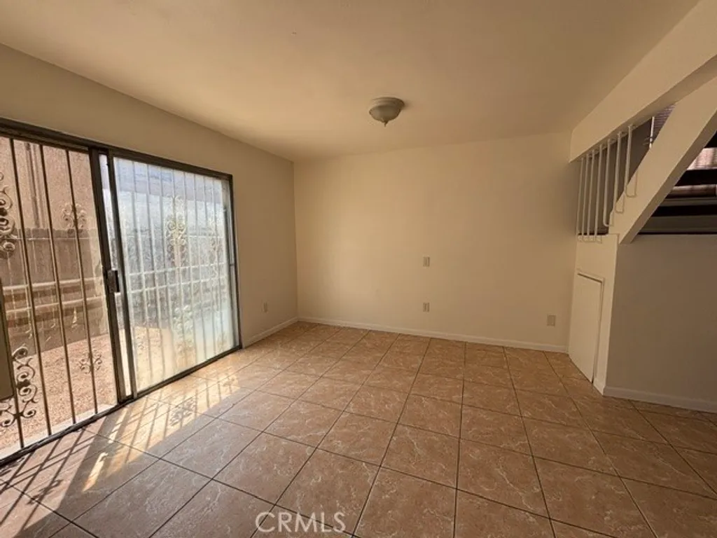 7925 Midhurst Dr, Highland, CA 92346 photo 3