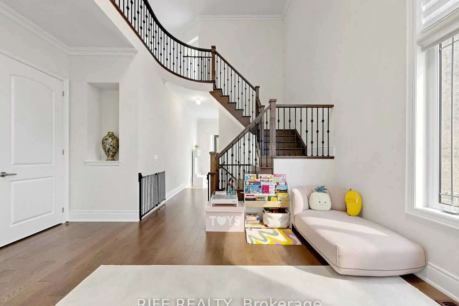 18 Rossini Drive photo 4