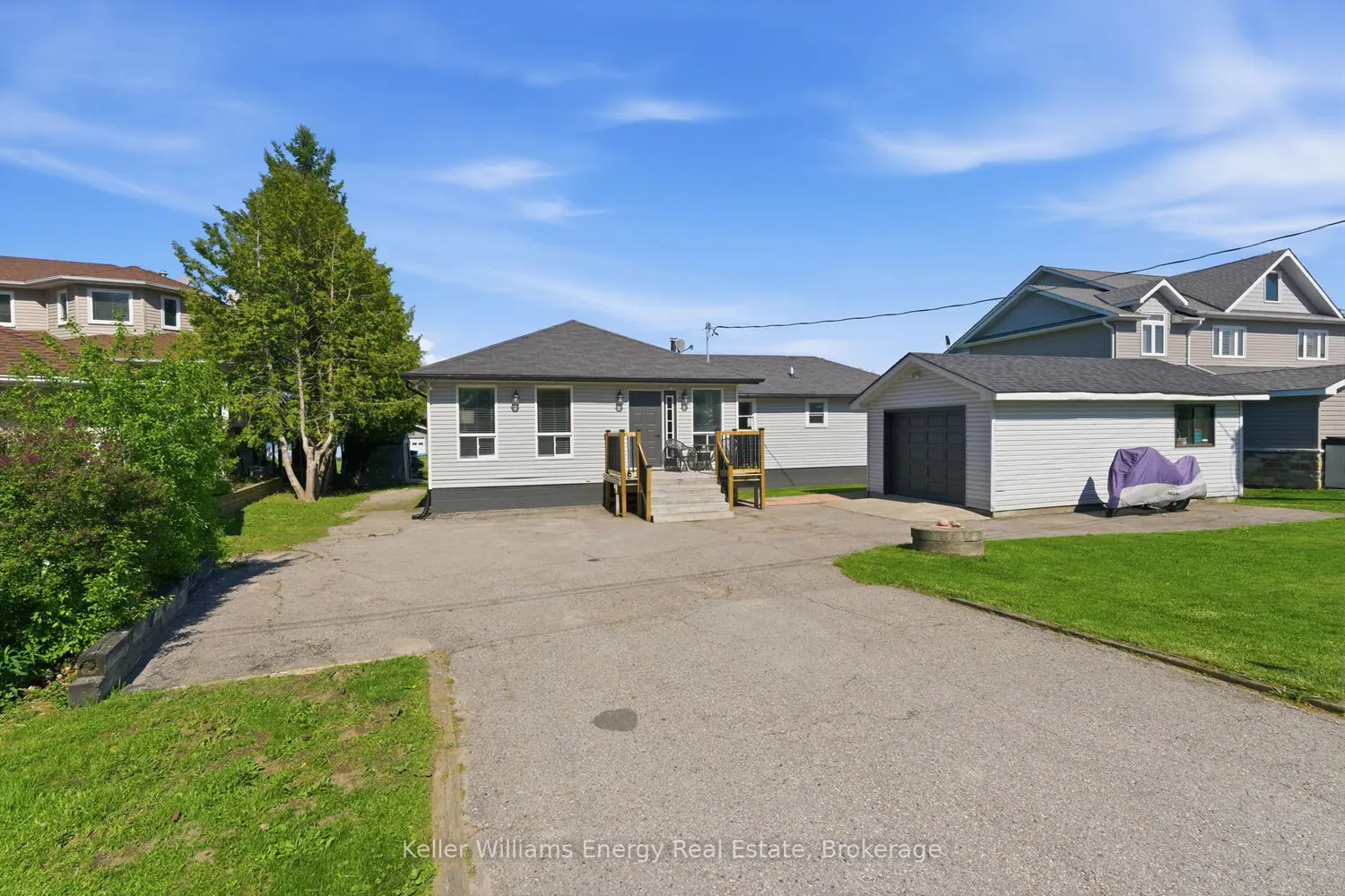 67 Edgewood Crescent photo 2