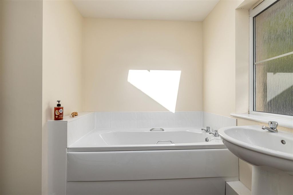 Additional image 19 of 5 bed detached house for sale21 The Beeches, Tweedbank, Galashiels TD1