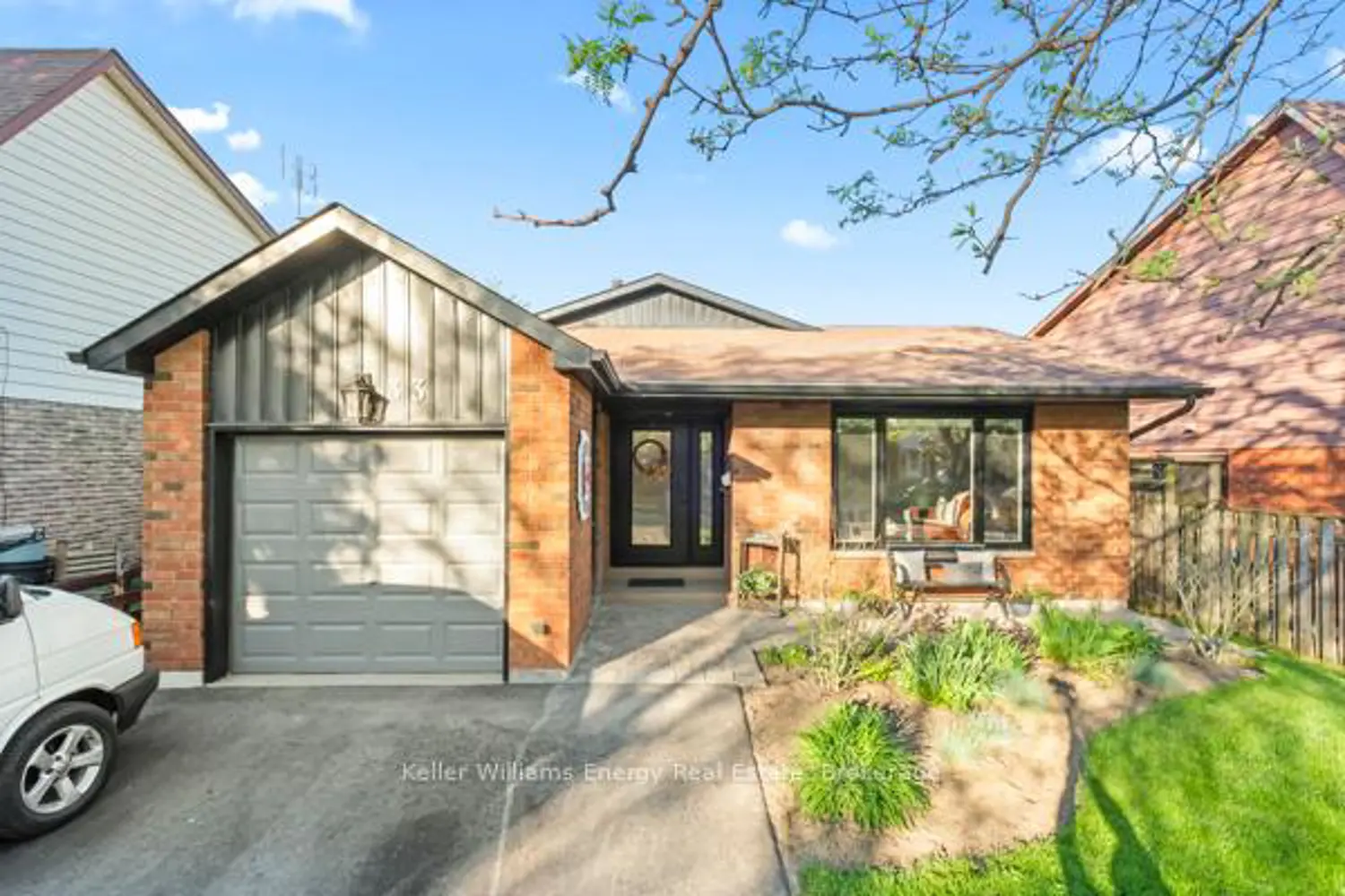 33 Renfield Crescent