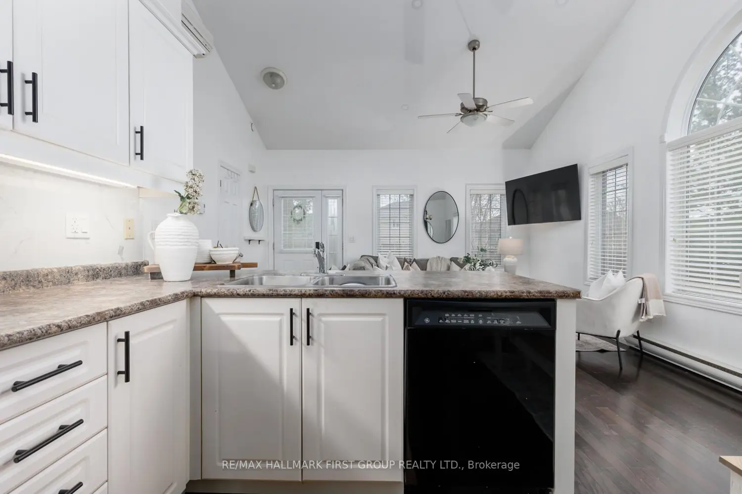Additional image 7 of 325 Densmore Road 1501