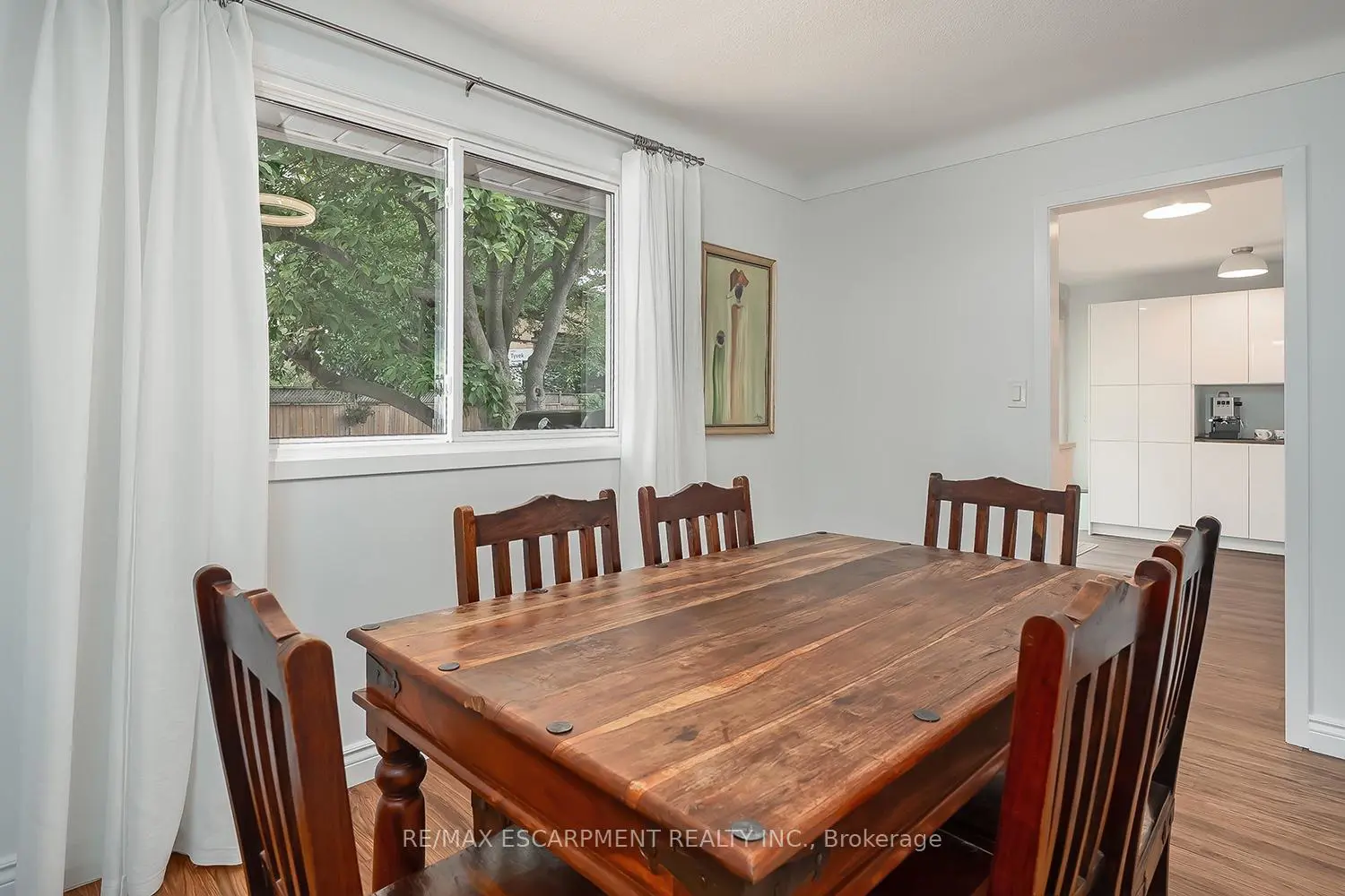 406 Oakwood Drive photo 3