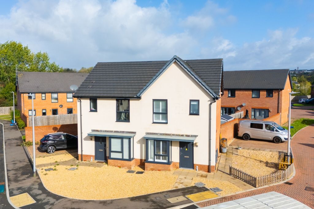 2 bed semi-detached house for saleCaerwent Close, Dinas Powys CF64