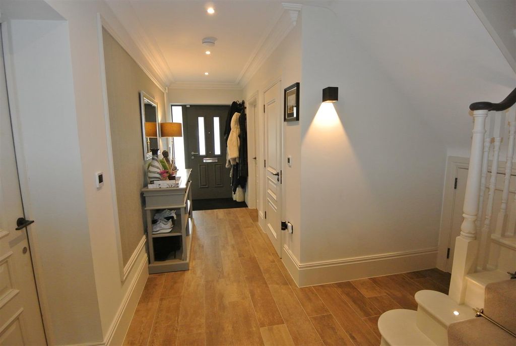 Additional image 7 of 4 bed property for saleNorthcroft Road, Englefield Green, Egham TW20