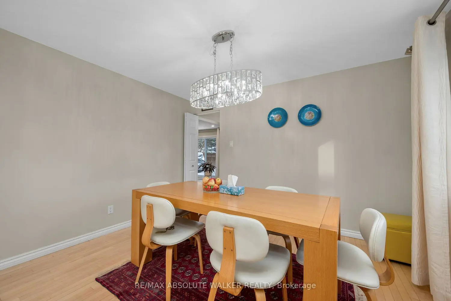 1849 Montereau Avenue photo 3