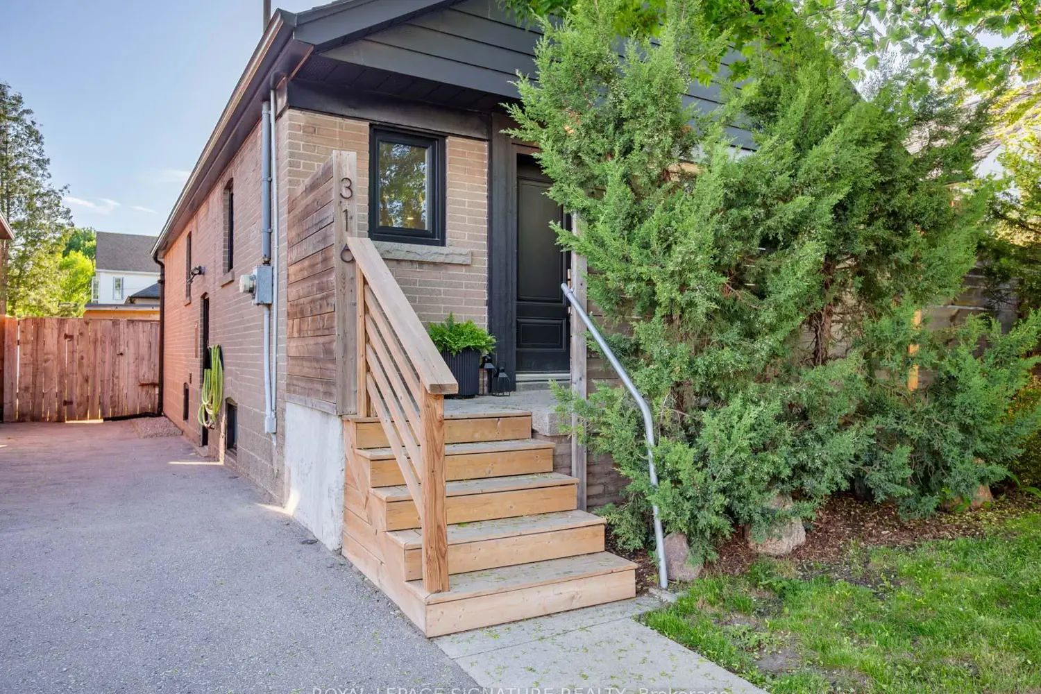 316 Blantyre Avenue