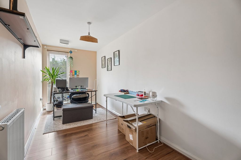 Additional image 9 of 2 bed flat for saleHolly Acre, Dunstable LU5