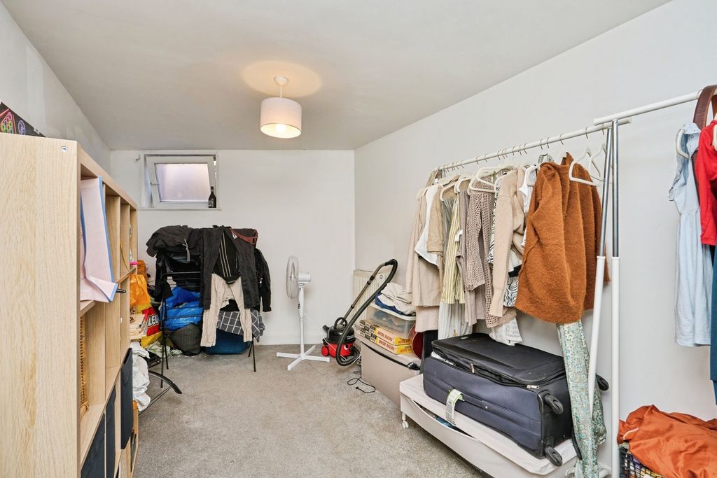 Additional image 9 of 2 bed flat for saleTennyson Road, Cowes, Isle Of Wight PO31