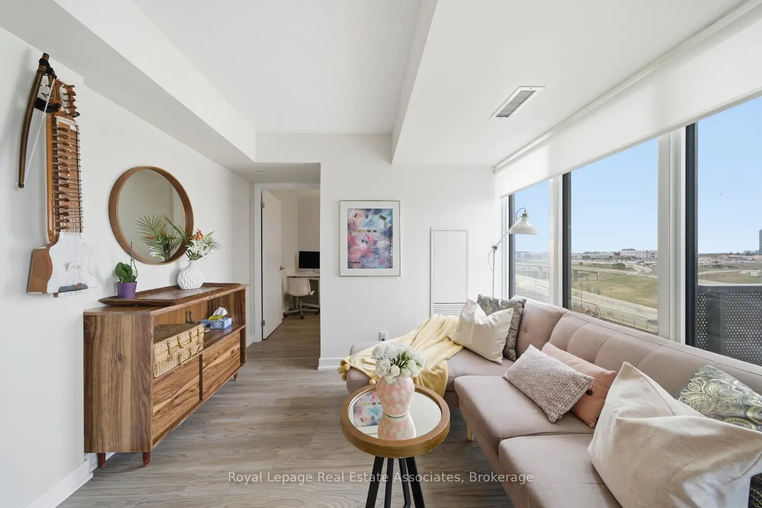Additional image 10 of 38 Monte Kwinter Court 807