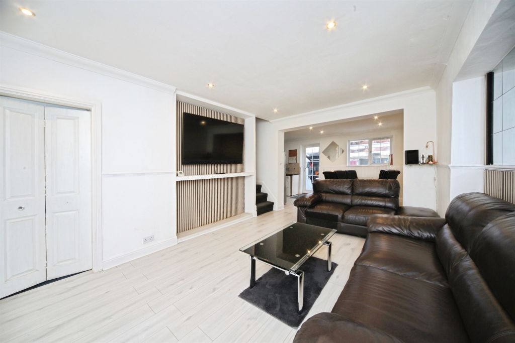 Additional image 2 of 4 bed detached house for saleLockhart Close, Dunstable LU6