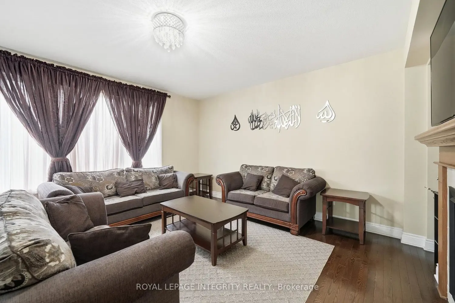 408 Nestleton Street photo 4