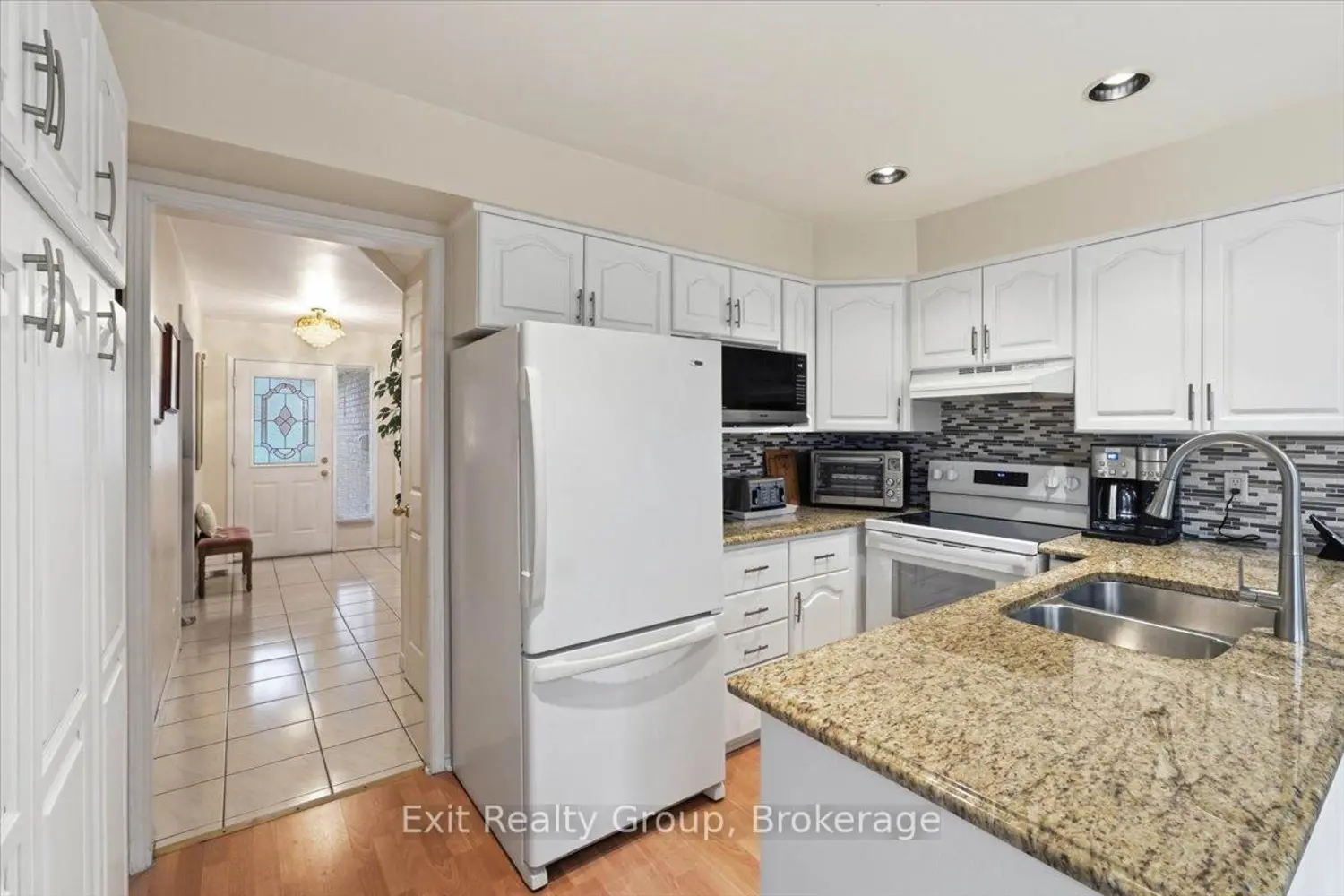 472 Dundas Street photo 5