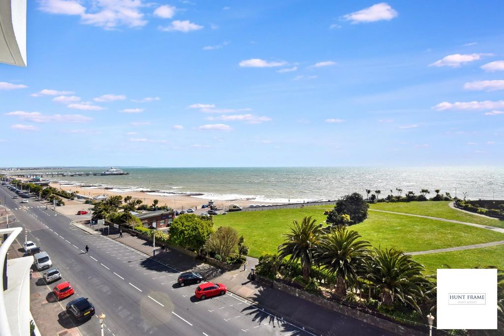 4 bed flat for saleKing Edwards Parade, Eastbourne BN21 photo 2