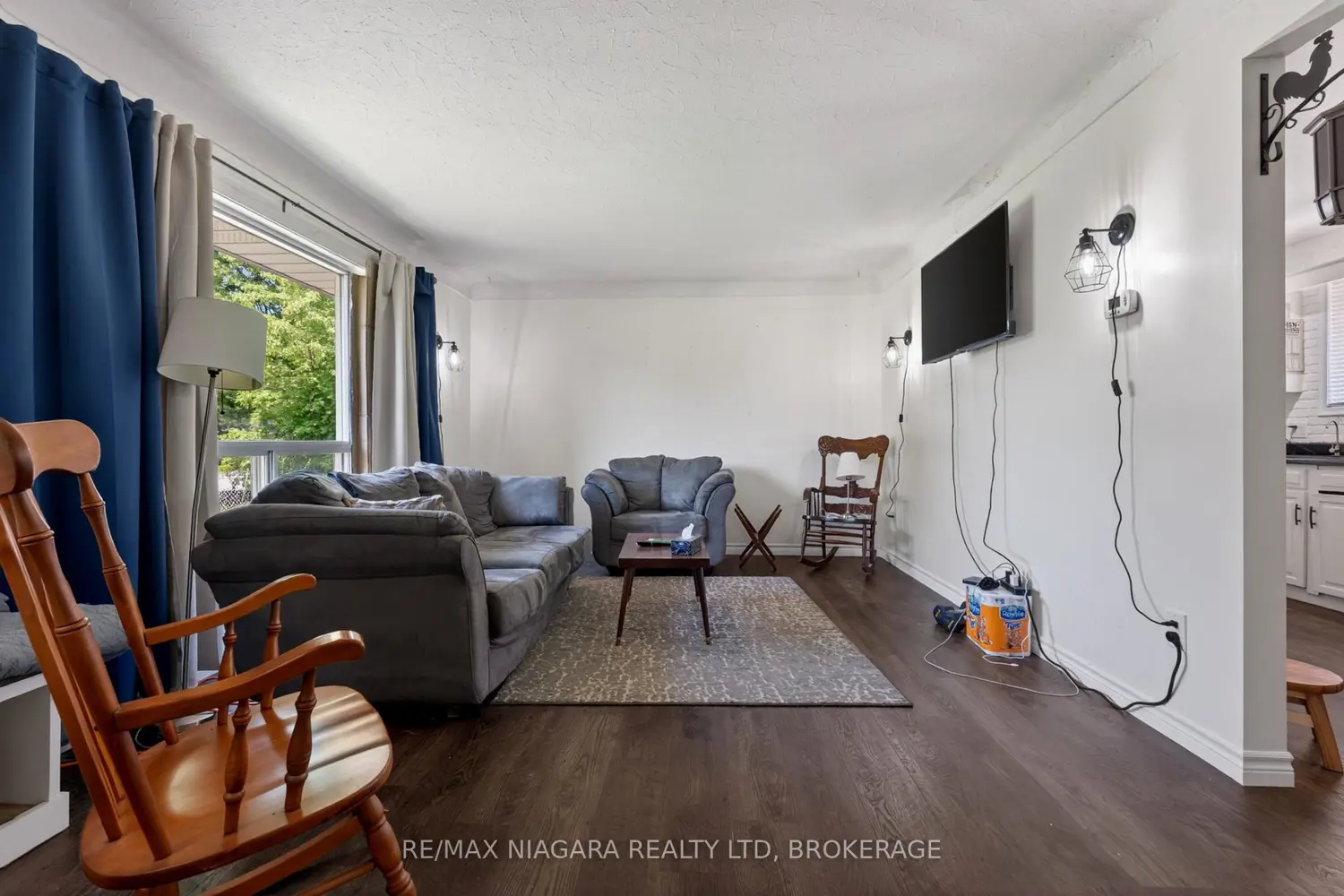 414 Bunting Road photo 3