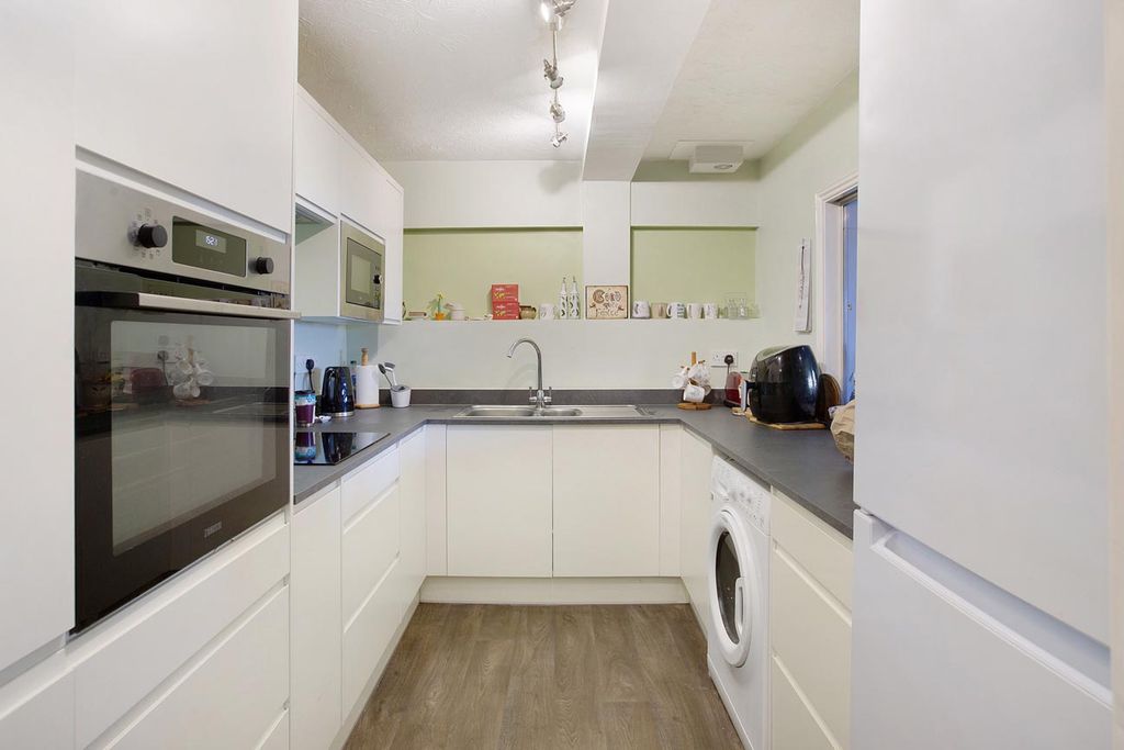 Additional image 7 of 2 bed flat for saleExeter Road, Dawlish EX7
