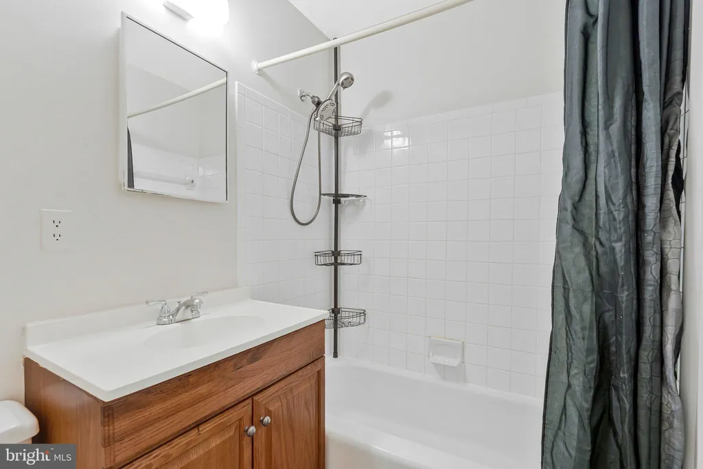 2202 Southgate Square, Reston, VA 20191 photo 5
