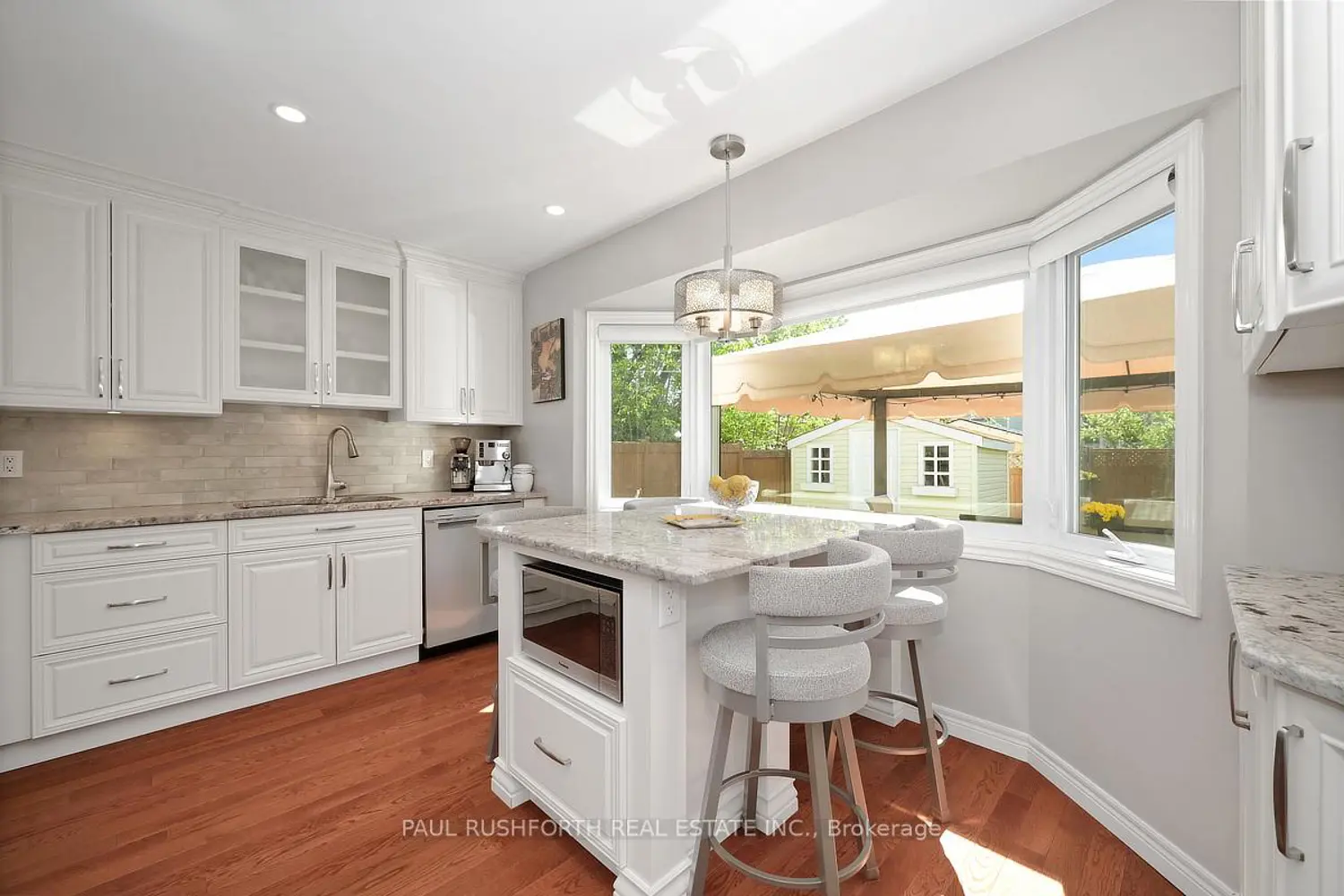 1729 Tache Way photo 5