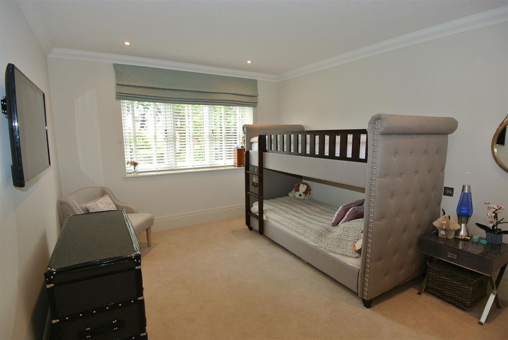 Additional image 20 of 4 bed property for saleNorthcroft Road, Englefield Green, Egham TW20