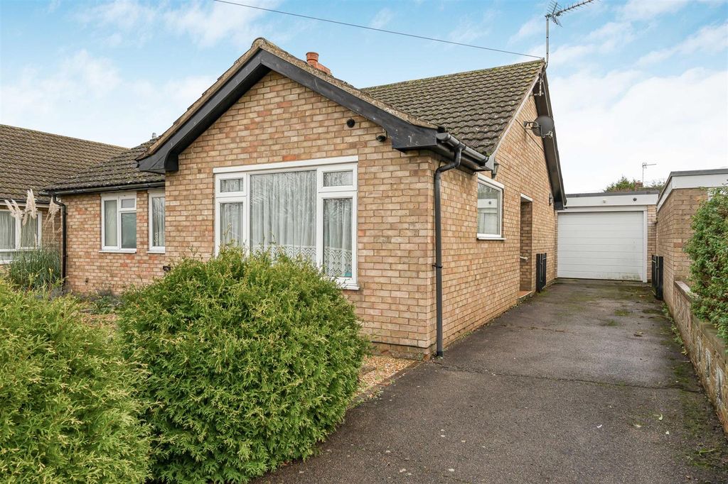 3 bed detached bungalow for saleLansdowne Close, Ely CB6