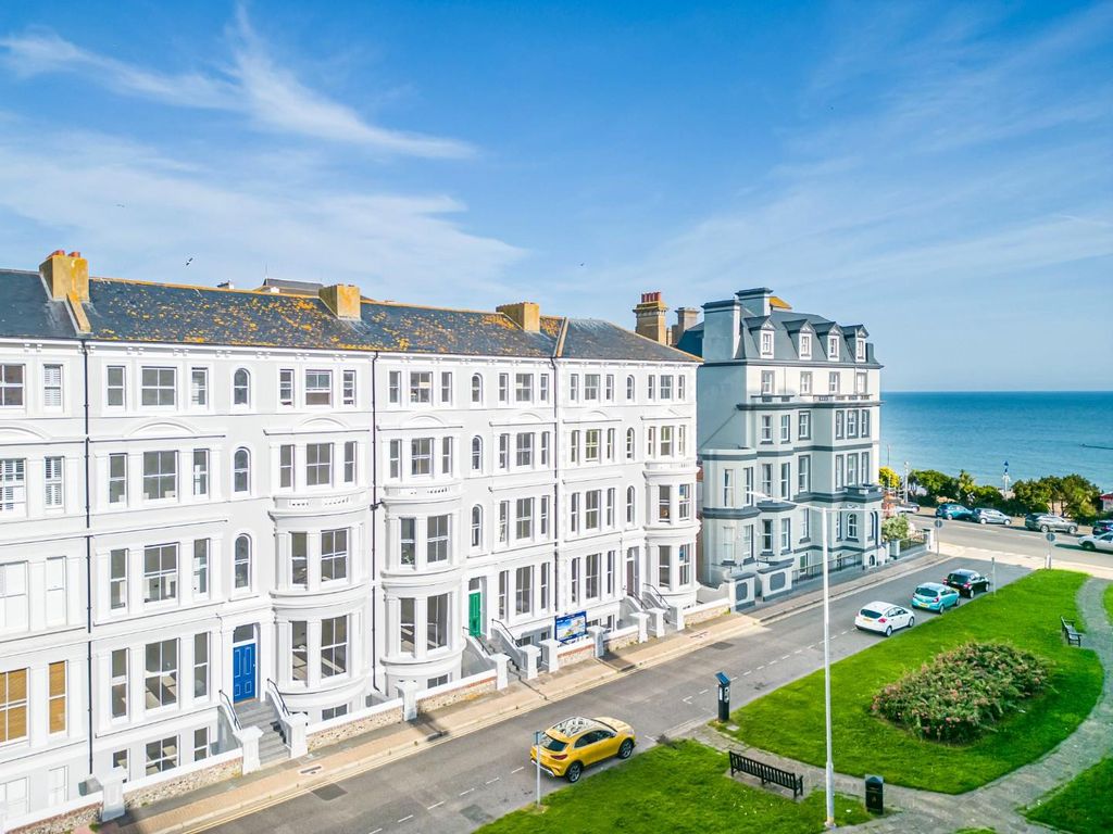 2 bed flat for saleHoward Square, Eastbourne BN21