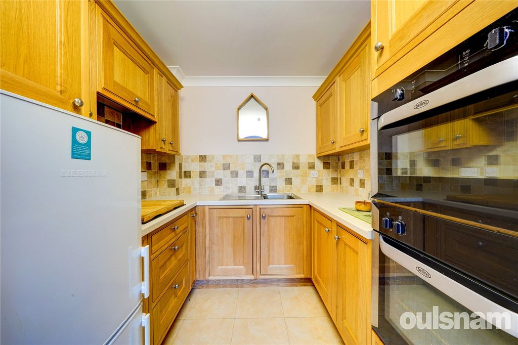 Additional image 2 of 1 bed flat for saleKingfisher Court, Woodfield Road, Droitwich, Worcestershire WR9