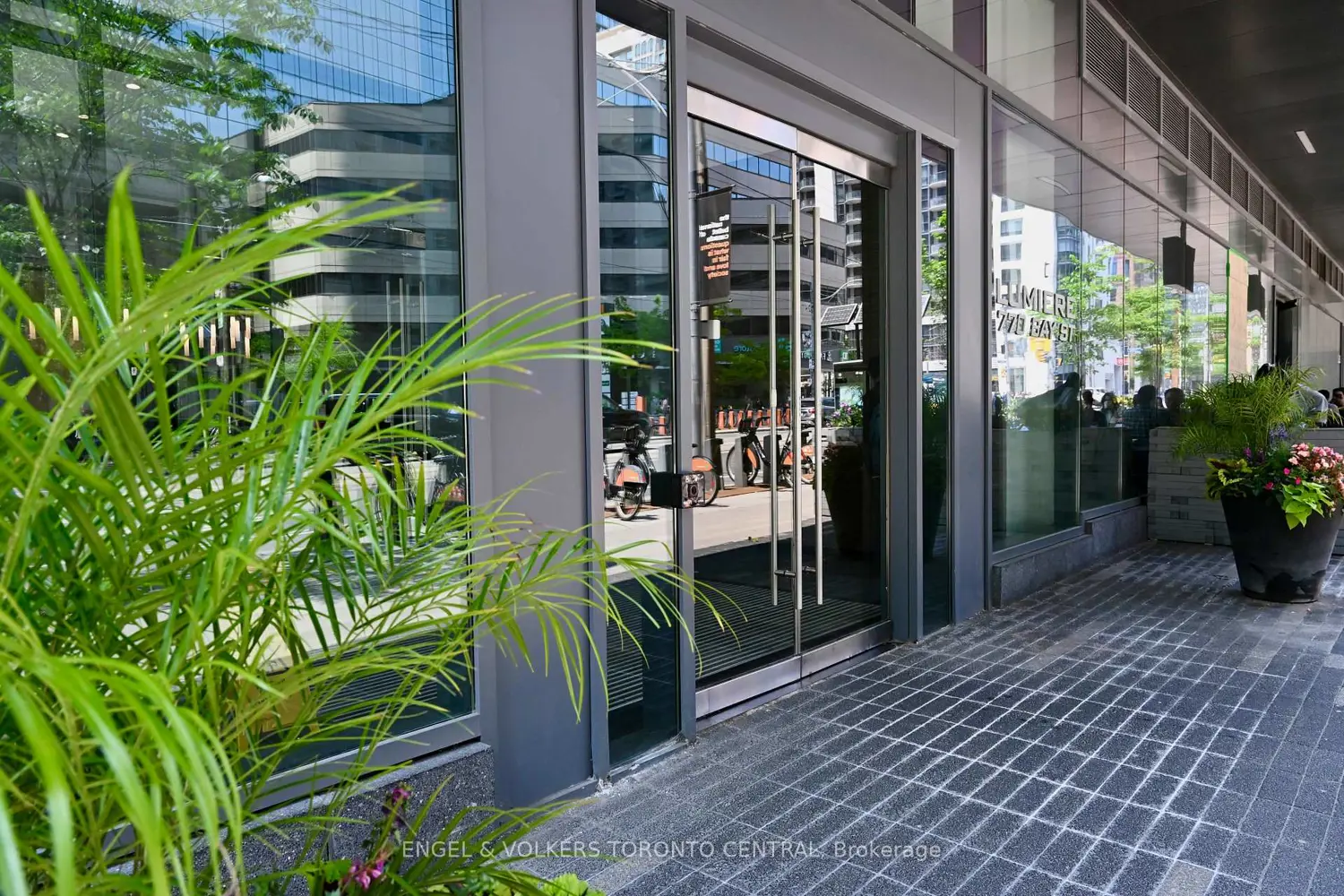 Additional image 2 of 770 Bay Street 2504