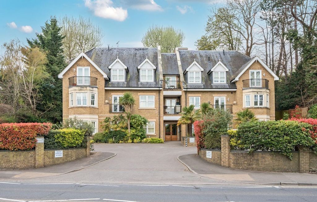 3 bed flat for saleSouth Street, Epsom KT18