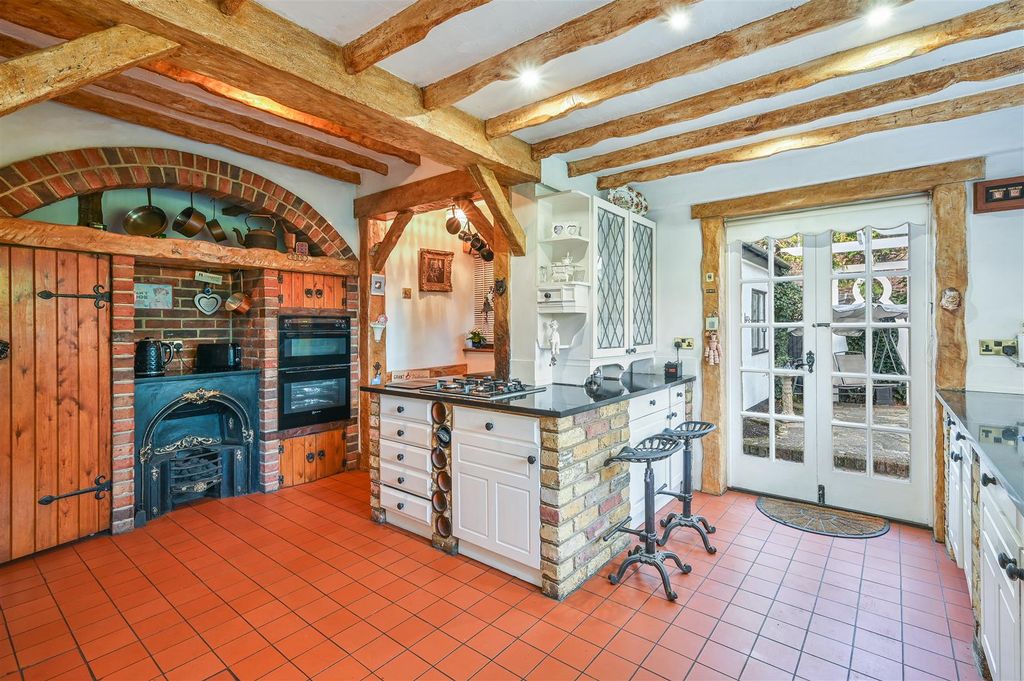 6 bed detached house for saleLongdown Lane North, Epsom KT17 photo 4
