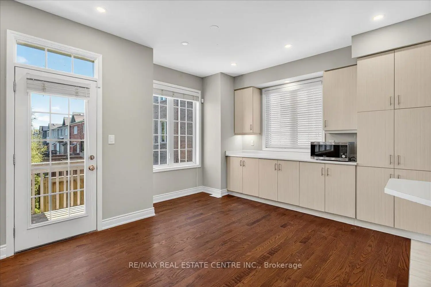 249 Hinton Terrace photo 5