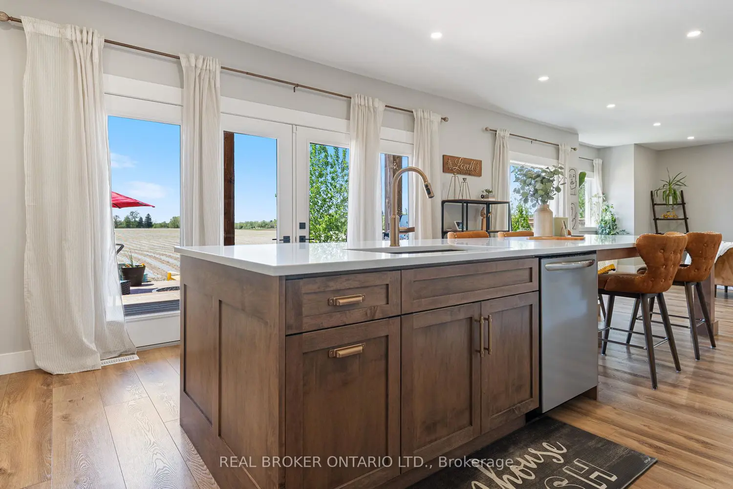 155 Gibbons Street photo 4