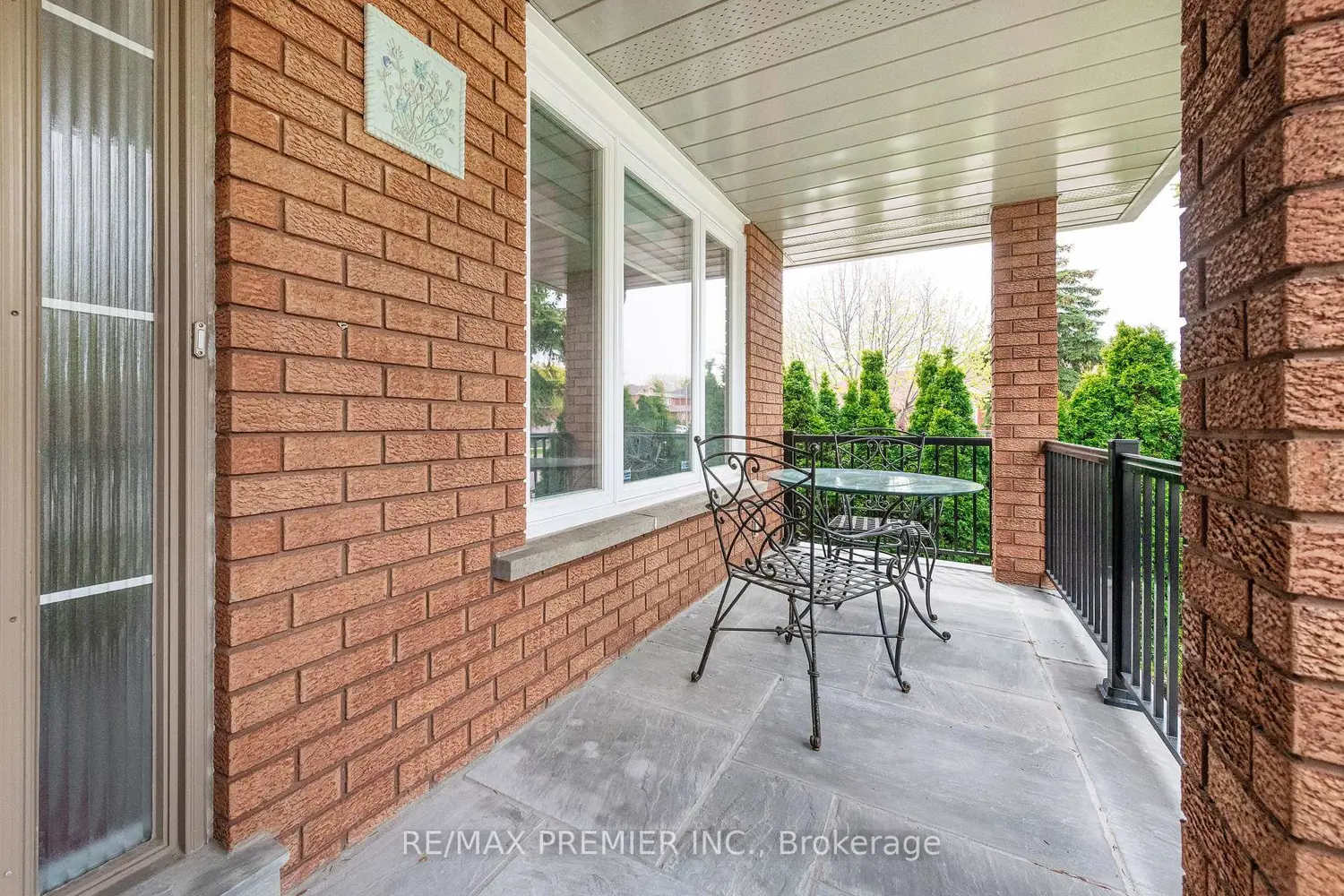 175 Medallion Boulevard photo 3
