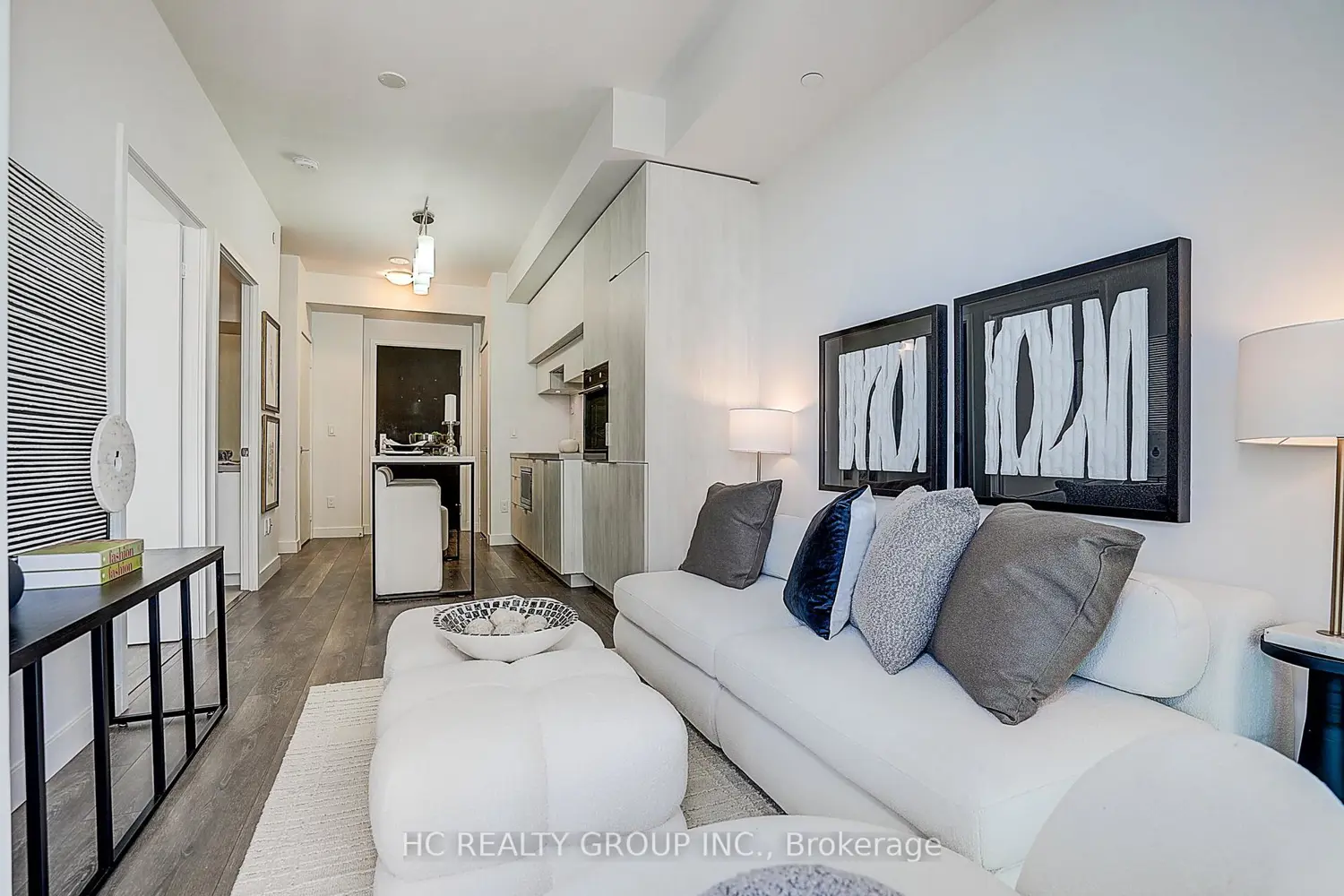 Additional image 7 of 8 Eglinton Avenue 2904