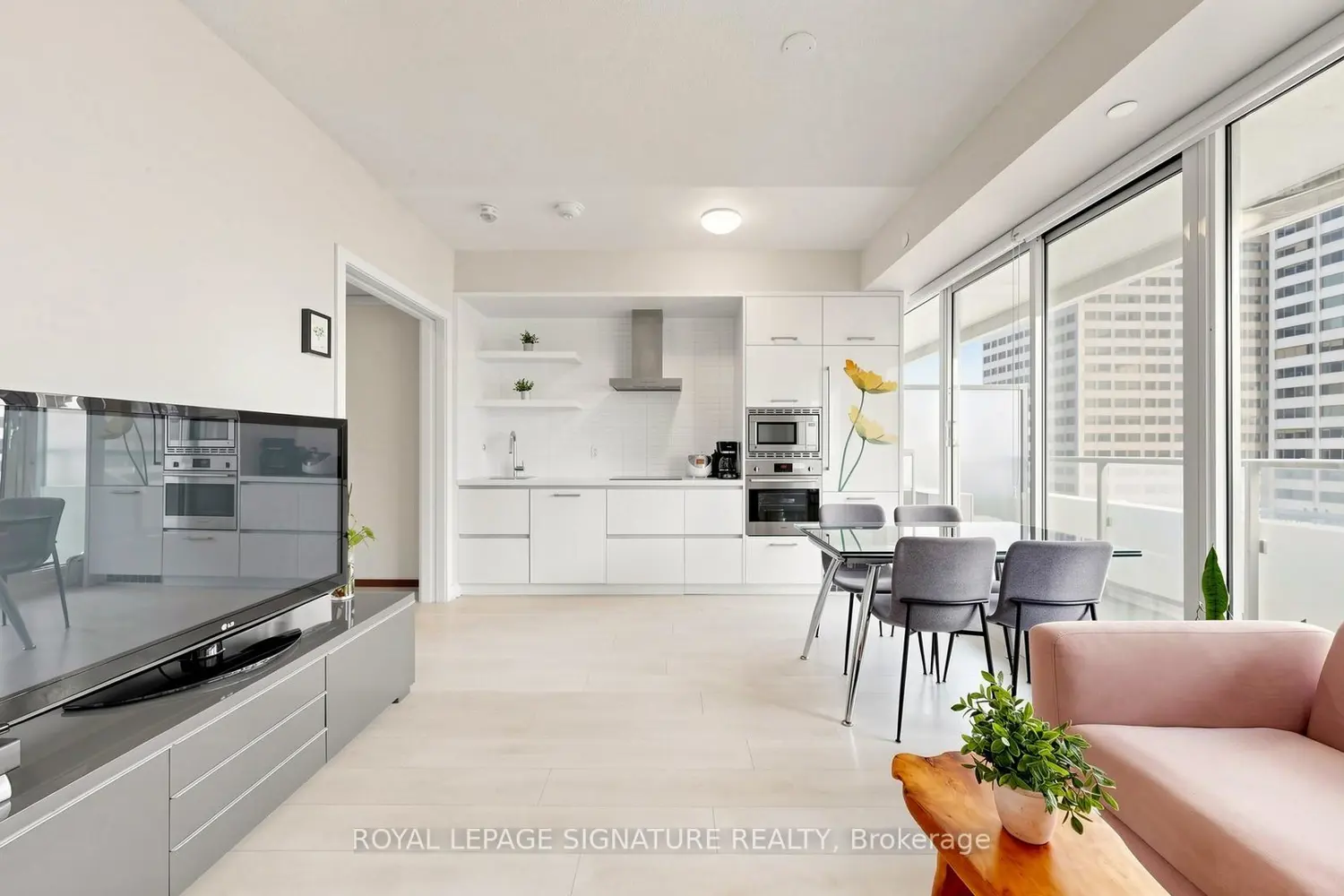 Additional image 6 of 2221 Yonge Street 1011