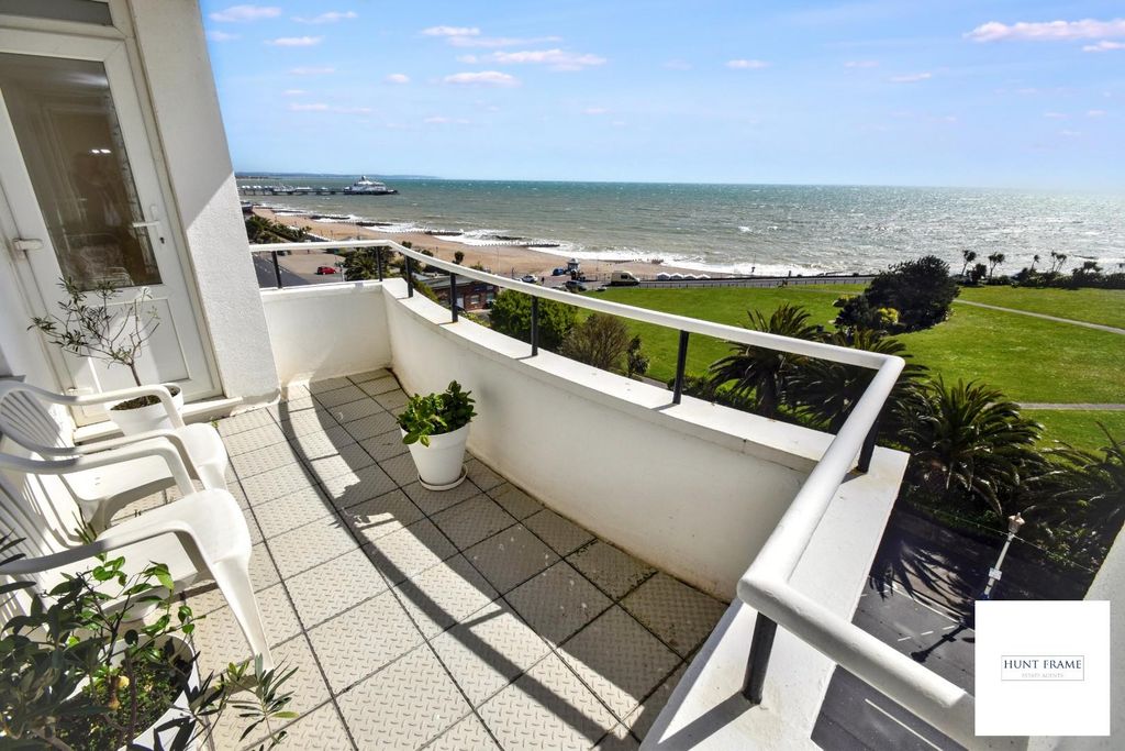 4 bed flat for saleKing Edwards Parade, Eastbourne BN21 photo 5